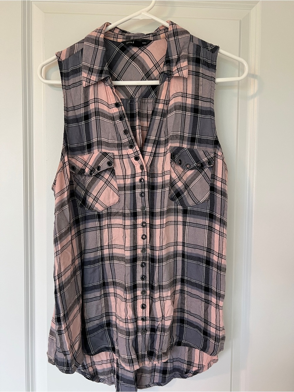Rock & Republic plaid Sleeveless Button down - Size large